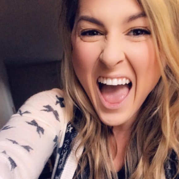 Meet your Posher, Tara - Picture 1 of 8